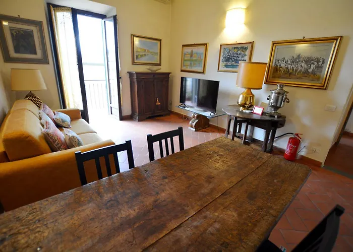 Unyca - Typical Florentine Hideaway
