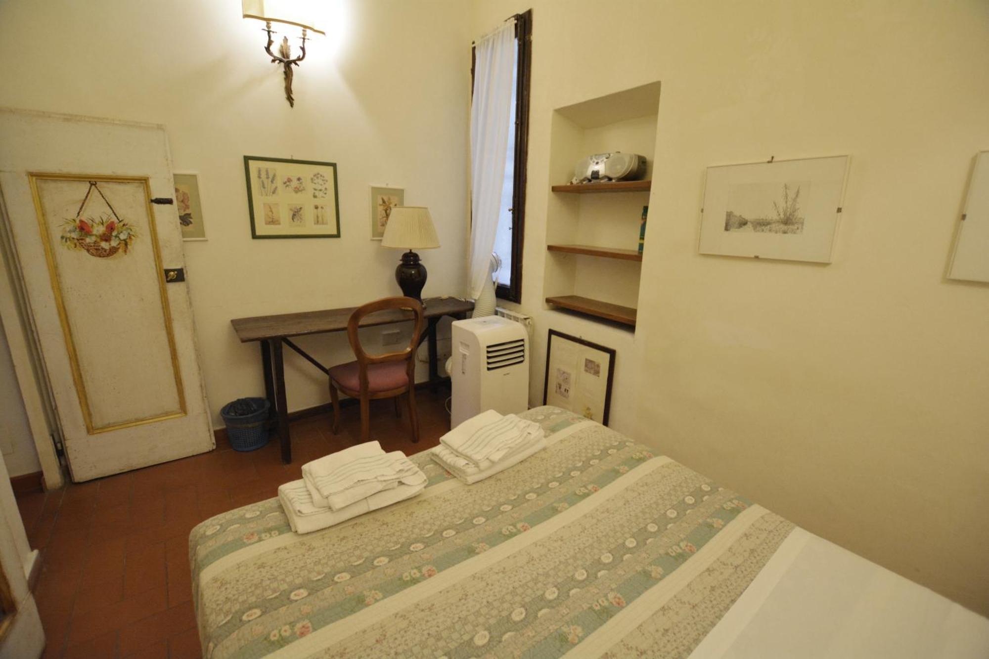 Unyca - Typical Florentine Hideaway