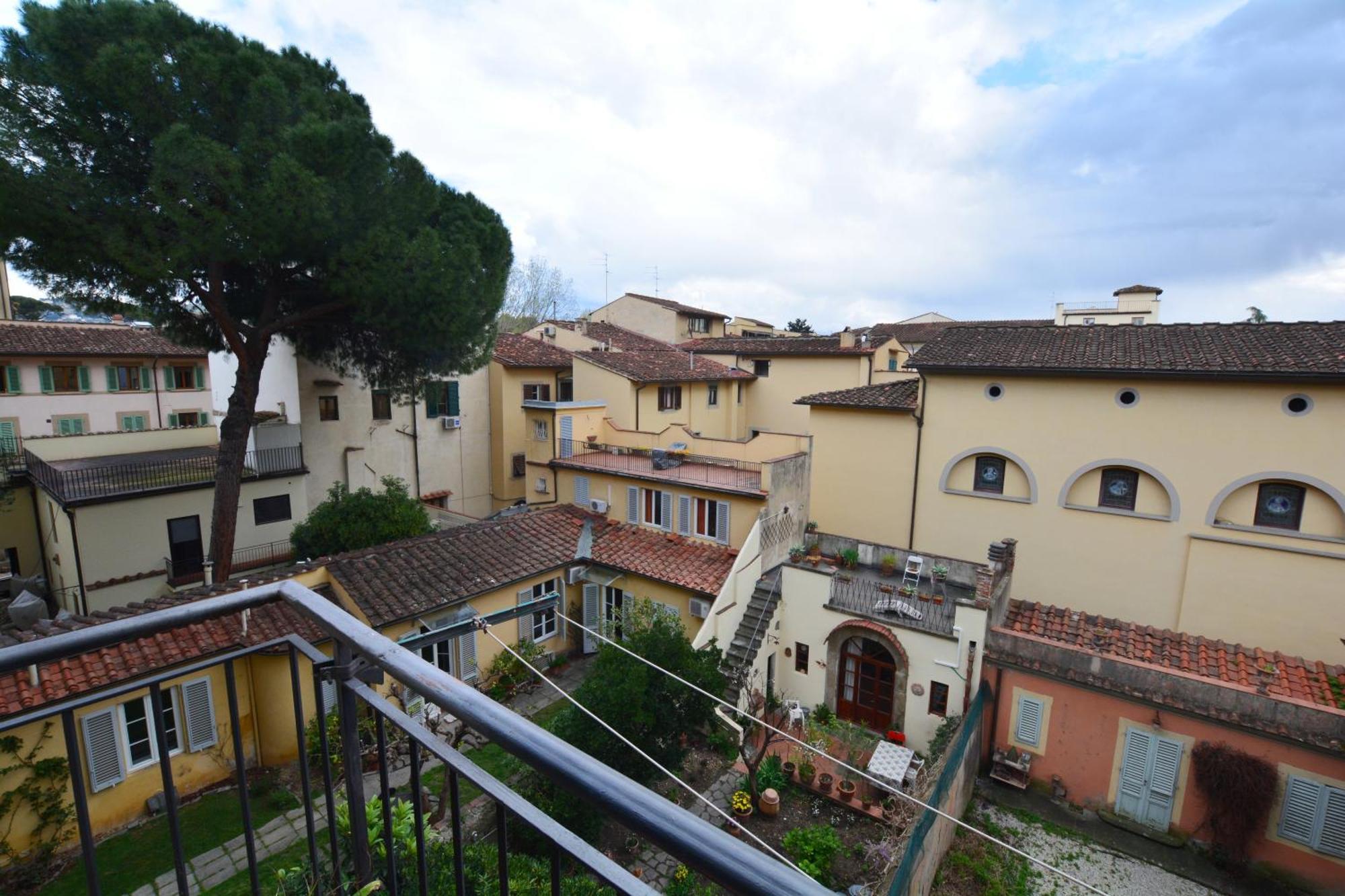 Unyca - Typical Florentine Hideaway